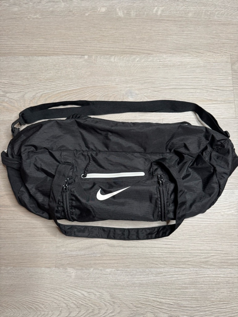 Nike Black Duffel Gym Bag Lightweight Travel Sports Bag Multi Pocket